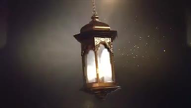 伊斯兰斋月风格片头灯笼蜡烛金色粒子标题动画视频的预览图